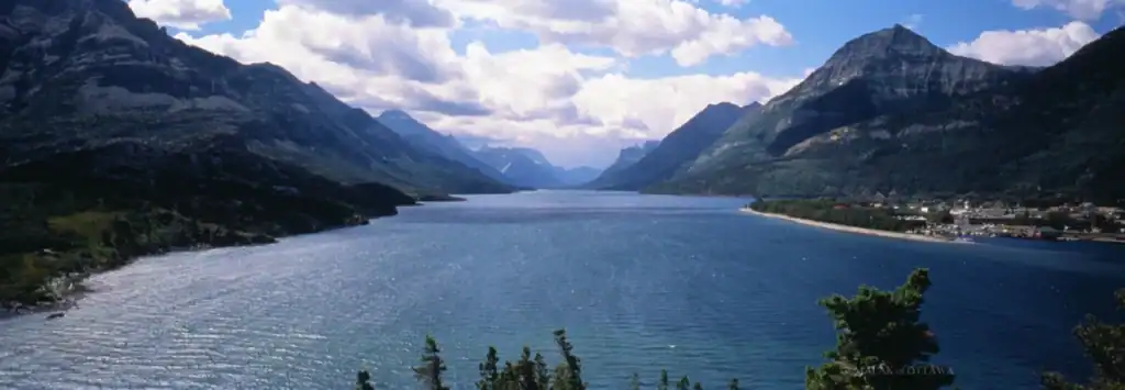 Beautiful view of Ottawa River surrounded by mountains and lush greenery.
